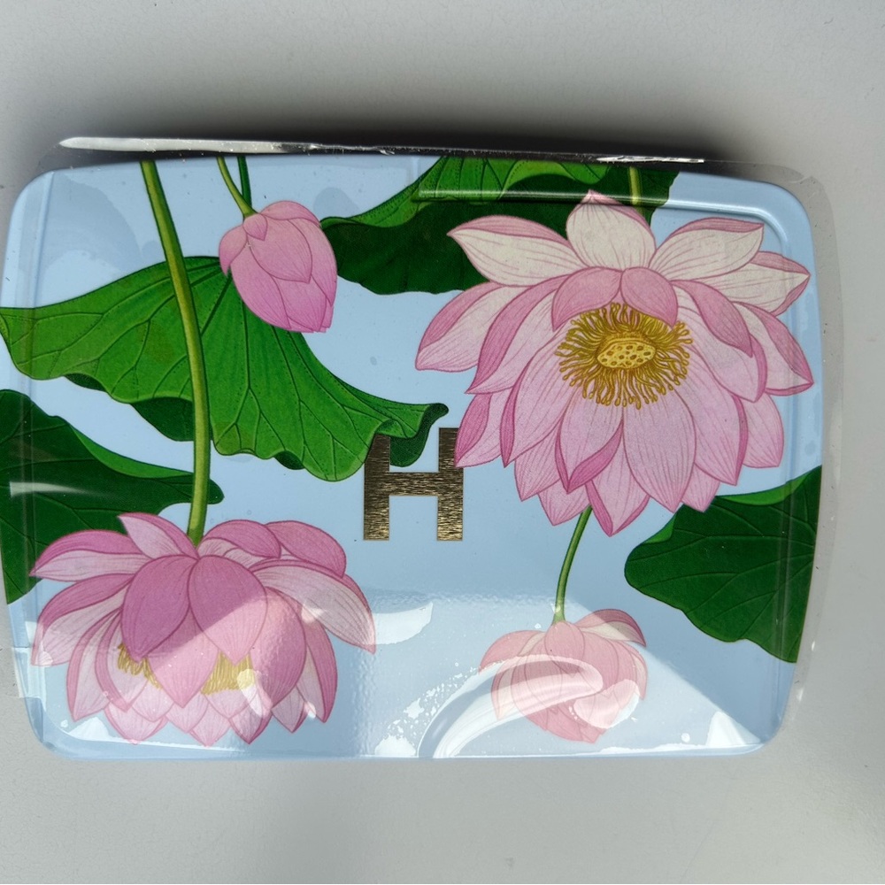 Hourglass Ambient Palette with Lotus Design - Picture 2 of 3